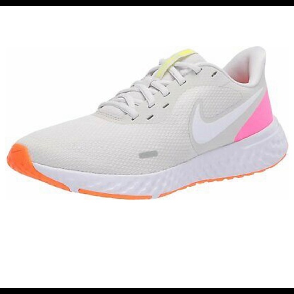 wmns nike revolution 5